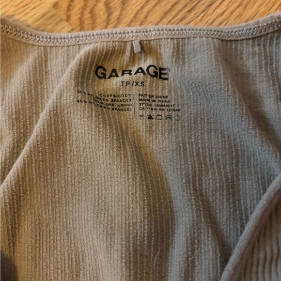 Spring top bundle 🫶 - Picture 3 of 5